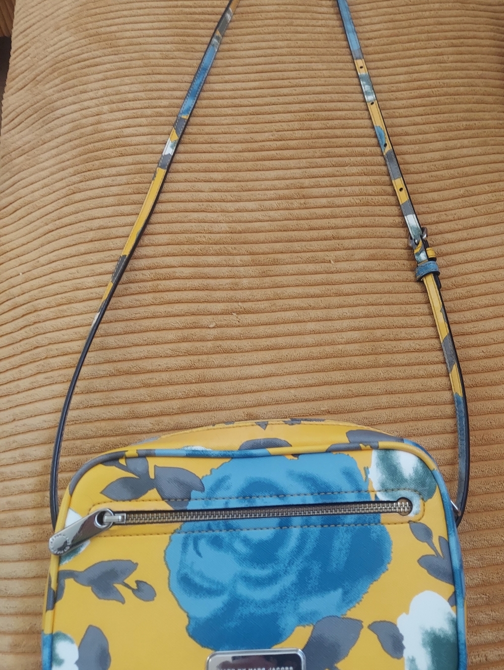 Marc By Marc Jacobs Floral Crossbody/Camera Bag - Picture 2 of 12
